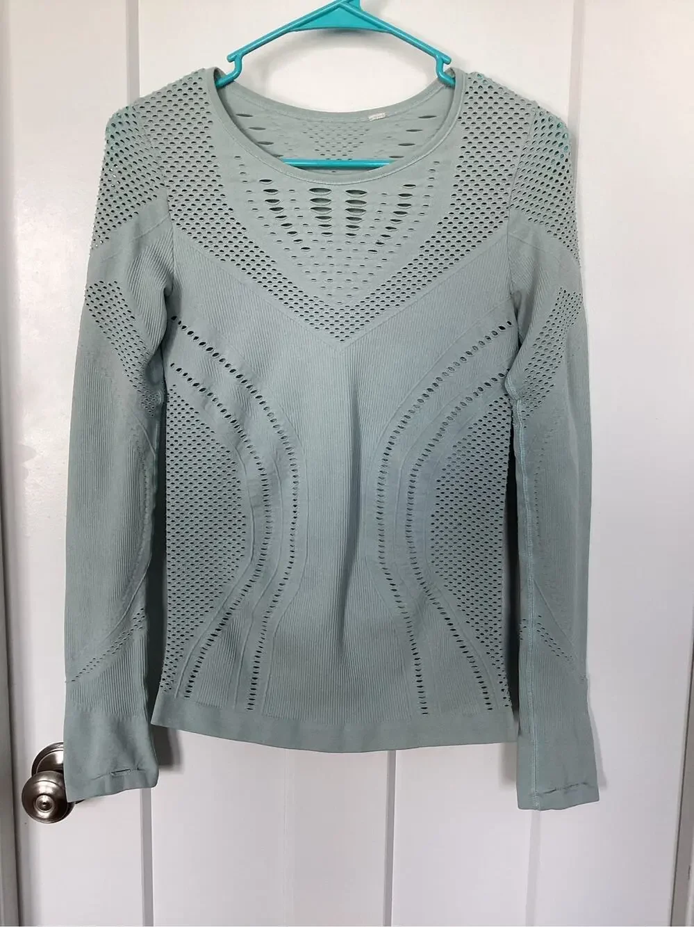 Alo Yoga Sage Green Lark Long Sleeve Top - Women's size Small